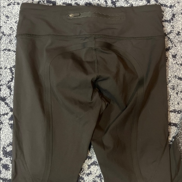 SET OF 2! Lululemon Peloton Black and White Pattern and all black Leggings sz 8 - Picture 3 of 7